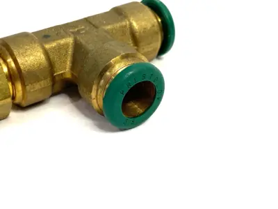 USED PARKER PRESTOLOK PUSH-TO-CONNECT SWIVEL ELBOW FITTING 3/8" X 3/8"