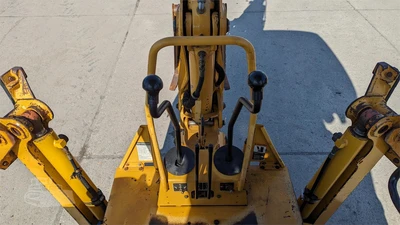 USED 2004 DEERE 110