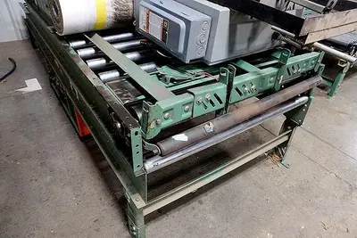 42" WIDE x 100' ROACH POWER DRIVEN ROLLER / BELT CONVEYOR, WITH VFD DRIVE: YOBRO #24712