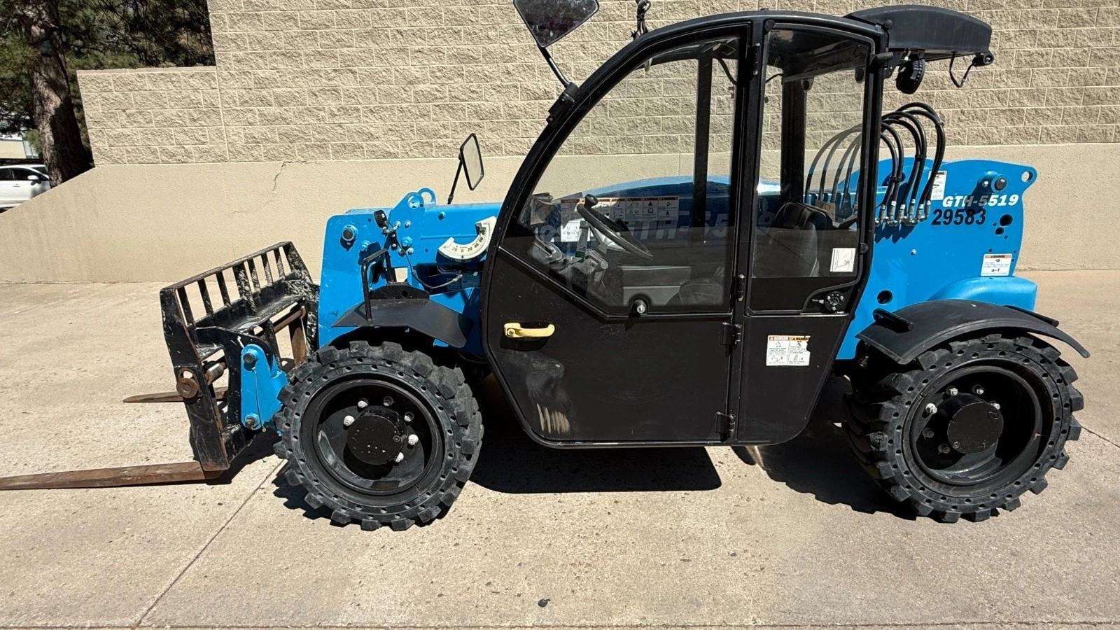USED 2020 Genie GTH-5519