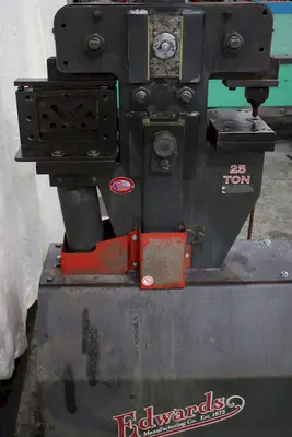 25 TON EDWARDS MODEL 25 JR HYDRAULIC IRONWORKER