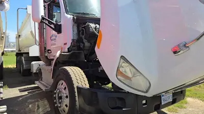 USED 2015 PETERBILT 579