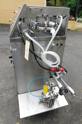 USED BEE INTERNATIONAL DEE BEE 2000