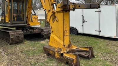 USED 2000 Deere 693B