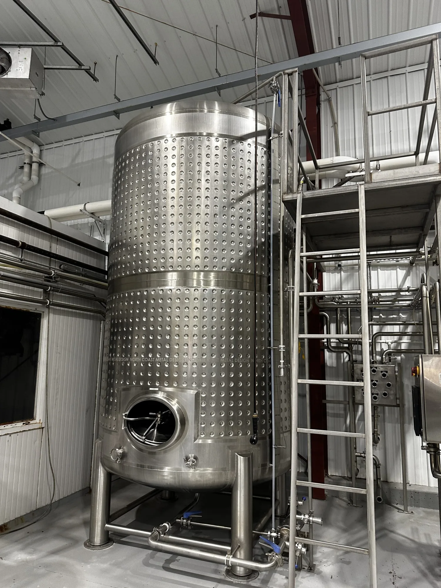 2500 Gallon Tank – 3 of 3