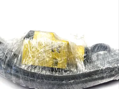 33867, Q25SN6R W/30 | Banner Q25SN6R W/30 Right-Angle Base Mount Photoelectric Sensor 9m Cable 33867 - New