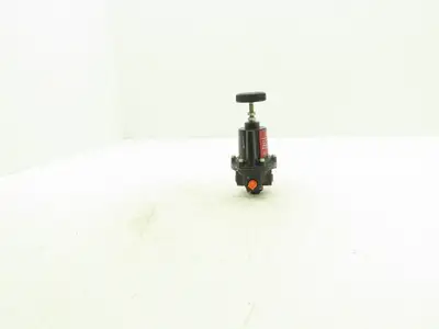 Fairchild 10 N Kendall Pressure Regulator 1/8" NPT 1/2-30PSI Range 250 PSI Max