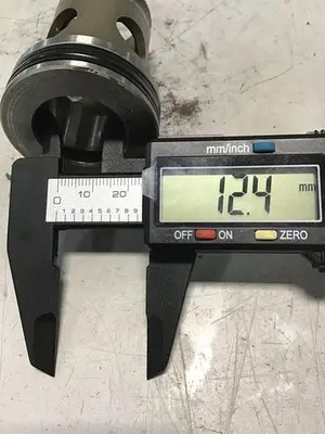 USED VICKERS 25-D10-30