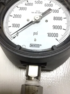 WIKA Pressure Gauge with Snubber & Valve 316 Stainless Steel Tube and Connection