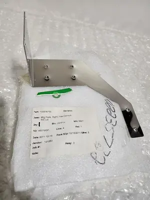 MTG PLATE RIGHT FLEX CONDUIT 102235732