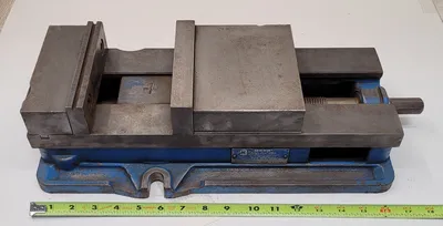 KURT D688 AngLock Vise Vises | Machinery Central (1)