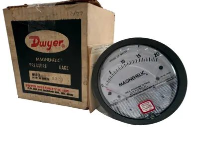NEW DWYER 2020 MAGNEHELIC PRESSURE GAGE 0-20