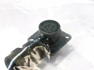 NEW AMPHENOL CIRCULAR MIL SPEC CONNECTOR 5P SZ 10 WALL MOUNT RE
