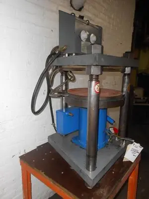 Conley Vulcanizer Press, Model #14, For 9″ & 12″ Molds