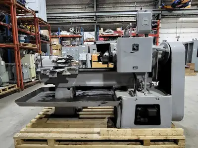 16" x 21" Lathe w/ Tooling & Accessories