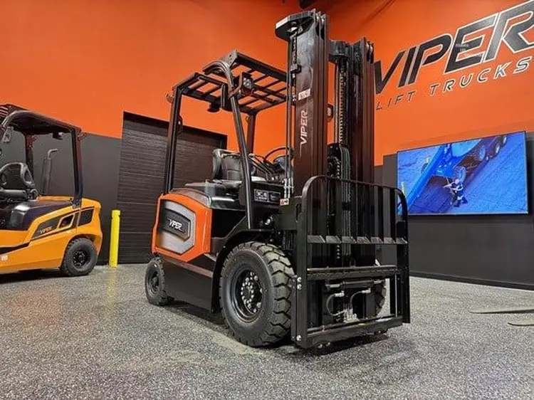 New | in-Stock 2026 VIPER FB25V 4-Wheel Sit down Electric Counterbalance Forklifts Texas US | North Texas Equipment Services #549634