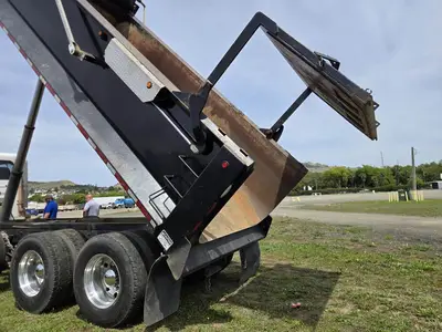 USED 2012 PETERBILT 386