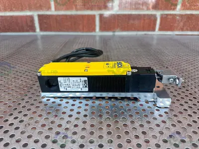 Used SICK I10-E0253 SAFETY DOOR LOCKING DEVICE 250V Electronics & Components California US | Equipment Lab #1278808