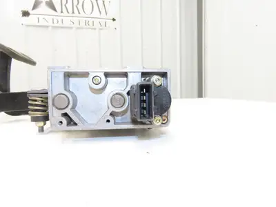 Linde Forklift Brake & Accelerator Pedal W/Potentiometer Removed From E20C