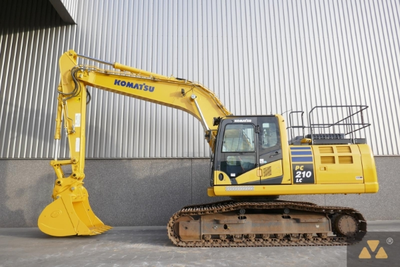 USED 2020 Komatsu PC210LC-11