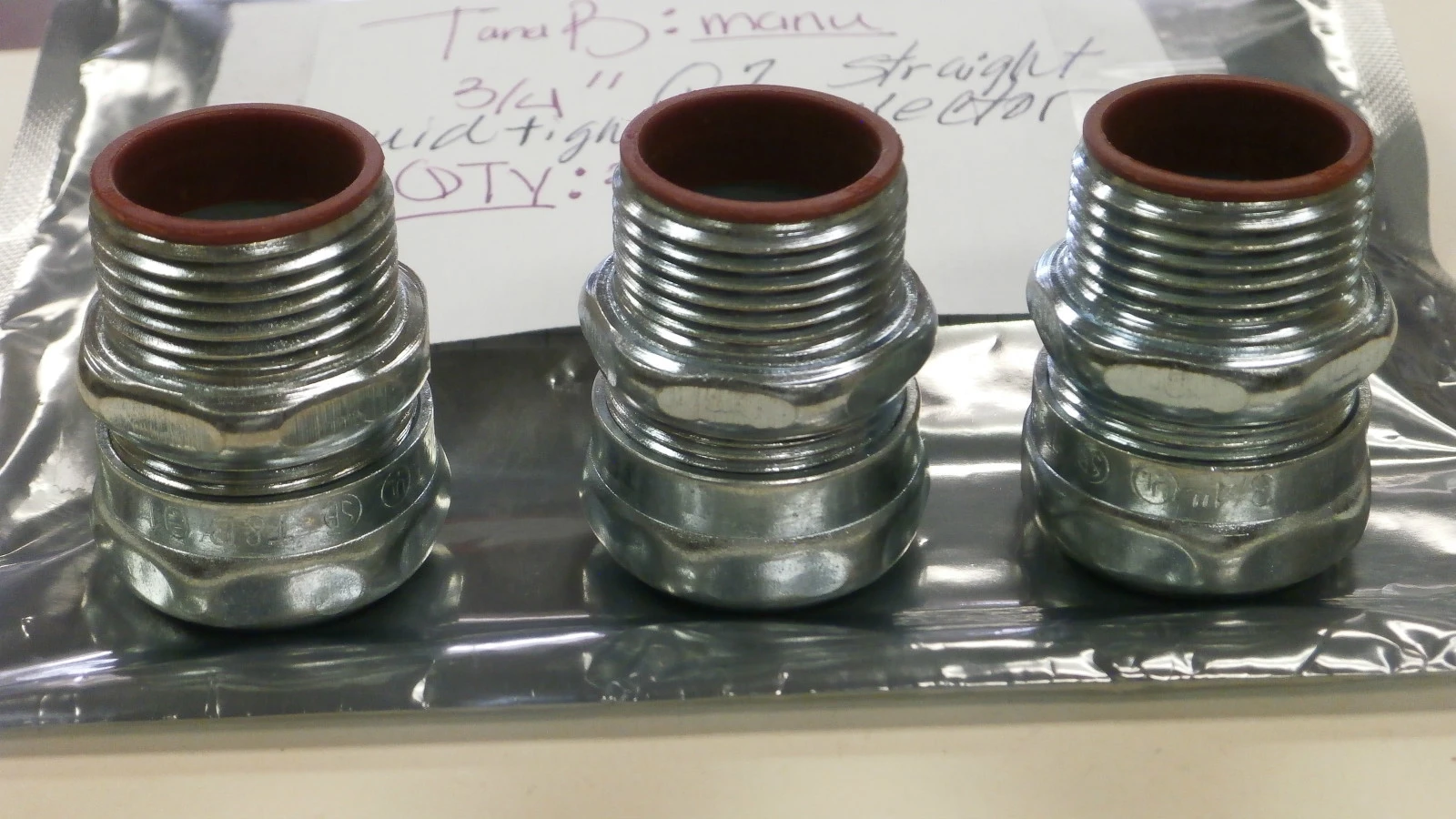 NEW Thomas & Betts Q1 Straight Liquid-tight Connectors