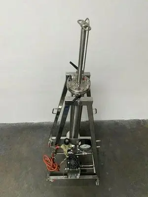USED DDN PROCESS HPLC PREPARATIVE COLUMN 140 BAR W/ PUMP & GAUGE @ 2000 PSI