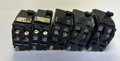 USED SQUARE D QOB220
