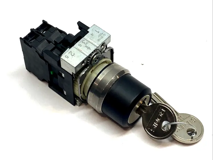 Used SIEMENS RONIS KEY-OPERATED SWITCH 22MM Relays & Switches | Maverick Industrial Sales #1104101