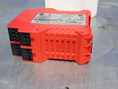 USED ALLENBRADLEY 440RC23139 B