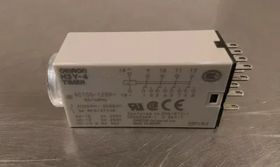 OMRON H3Y-4 TIMER MODULE 0-60 Min. 120VAC. 5C