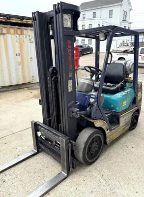 USED KOMATSU FG25ST-12