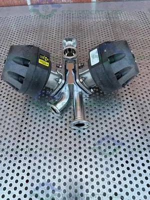 USED ITT PURE FLO ADVANTAGE 4 - WAY DIAPHRAGM VALVE W/ 1" SANITARY FITTING
