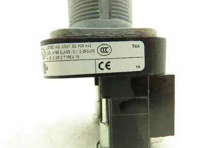Allen Bradley 800T-P16 Pilot Light 30mm Pushbutton No Lens with 120V Transformer