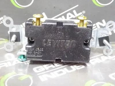 Lot of 10 Leviton CS120-2W White Single Pole Toggle Switches 20A 120/277V New NIB