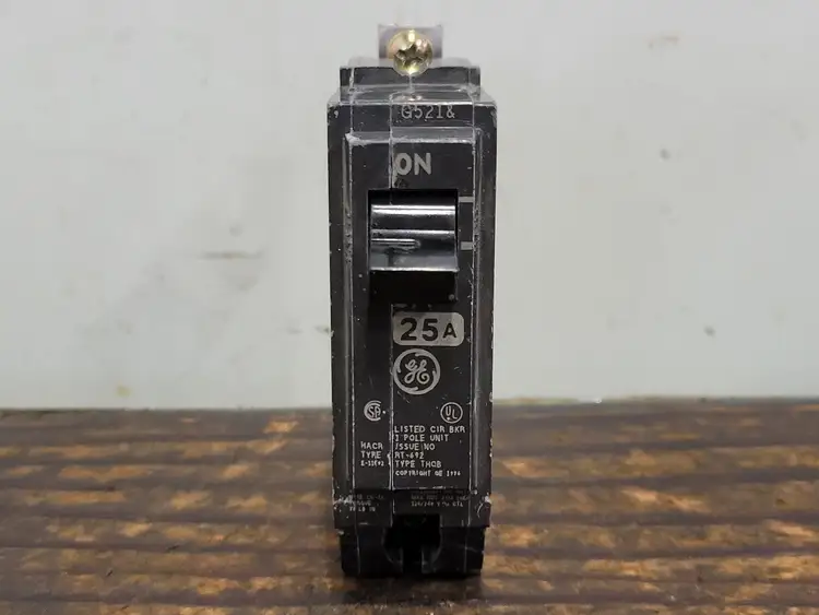 Used GENERAL ELECTRIC THQB125 Switchgears British Columbia CA | Lenmark #242265
