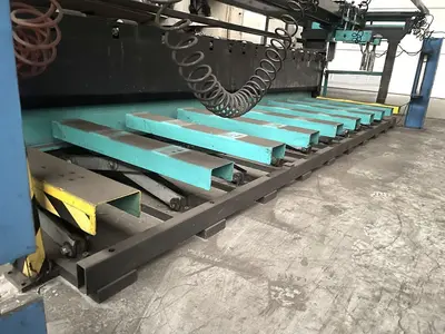 USED LVD MVS-C 4100 X 6 MM CNC