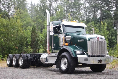 Used 2022 KENWORTH T800 TRI DRIVE EXTENDED DAY CAB 565 HP X15 FULL LOCKERS Conventional trucks British Columbia CA | International Machinery LLC #1710998