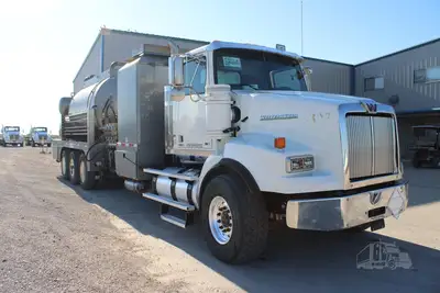 Used 2014 WESTERN STAR 4900 Tanker trucks Texas US | Roll Off Truck World #1492032