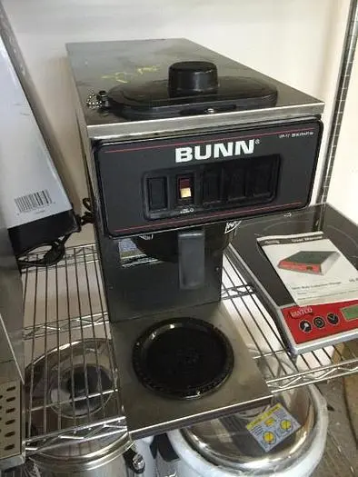 BUNN POUR OVER COFFEE MACHINE - LIKE NEW