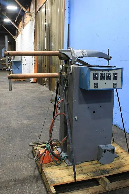 Used _UNKNOWN_ _UNKNOWN_ Spot Welders New York US | Federal Equipment #1300241