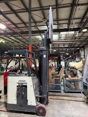 CROWN RC3020-30 Forklifts | ListingHippo (9)