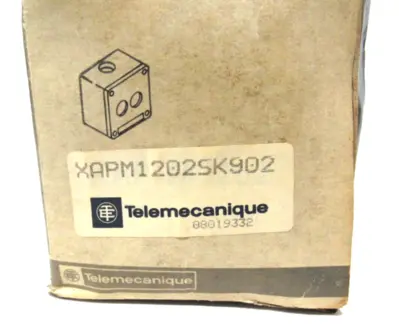 NEW TELEMECANIQUE XAPM1202SK902 ENCLOSURE BUTTON