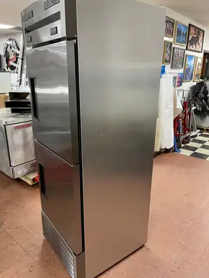 Used True 2018 True T-23DT-HC 27" One Section Reach-in Combo Refrigerator/Freezer 115V 9400323 Refrigerators Illinois US | Falcon Restaurant Supply #1376426