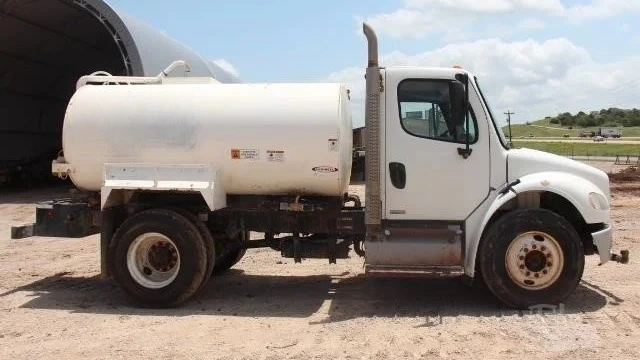 USED 2012 Freightliner M2 106