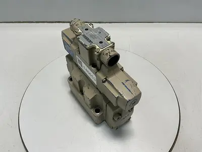 USED VICKERS DG5V-7-33C-T-PL-T-10-JA S448