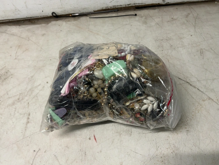 Used _UNKNOWN_ _UNKNOWN_ Jewelry & Gemstones Michigan US | Miedema Asset Management Group #1760463