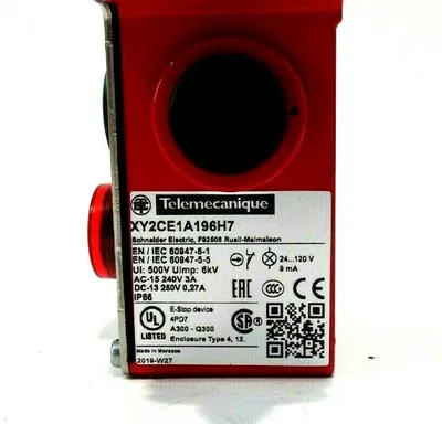 NEW TELEMECANIQUE XY2CE1A196H7 CABLE PULL SWITCH W/ CABLES