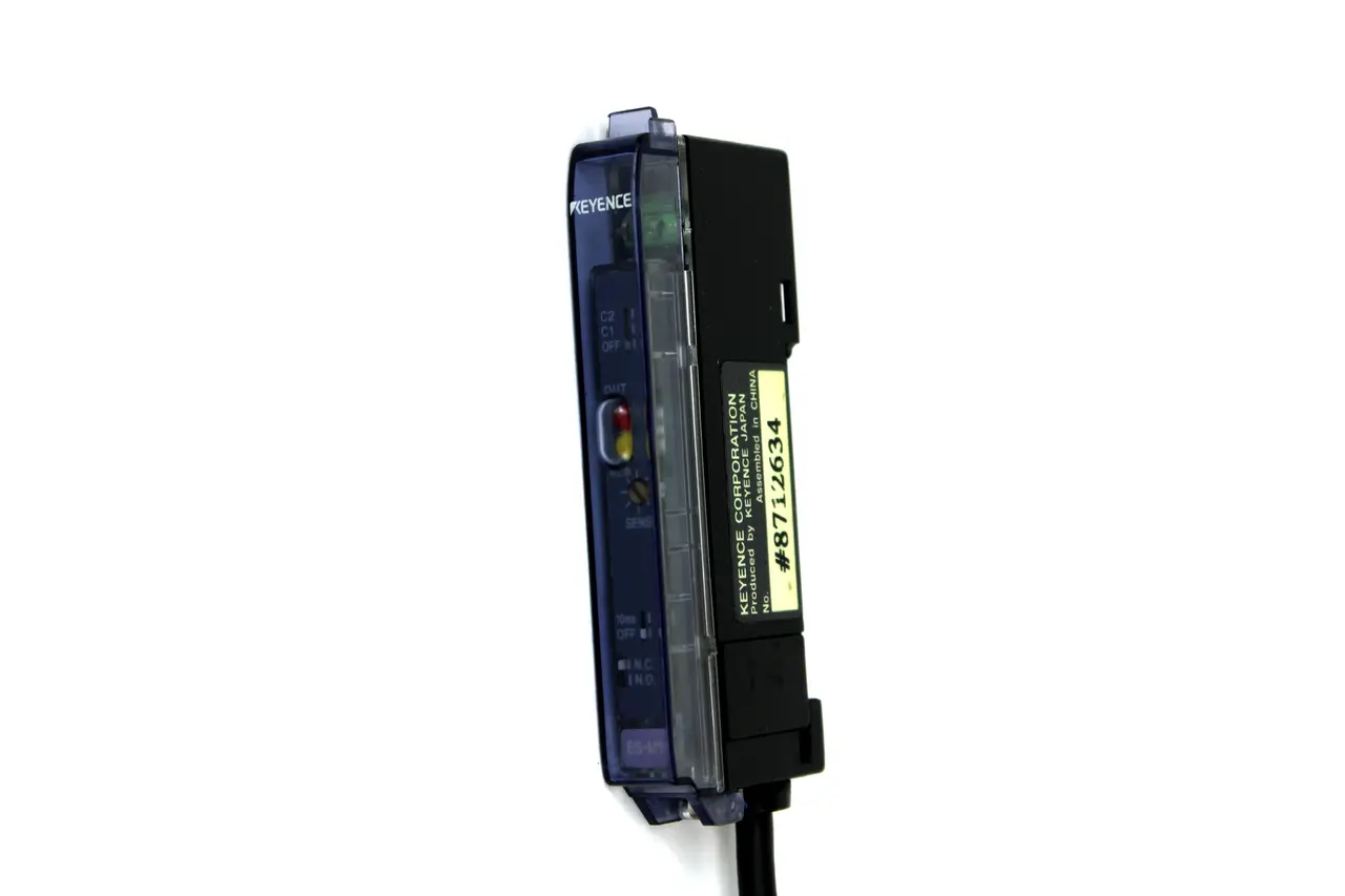 Keyence ES-M1 Sensor Amplifier Unit with 3-Pin Connector, NPN, 12-24 VDC
