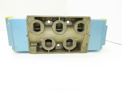 Honeywell Skinner S4AACHXX Pneumatic Directional Control Valve 5/2 Pos 150 PSI