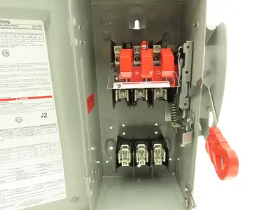 Siemens HF361 Heavy Duty Safety Fusible Disconnect Switch 3P 30A 600VAC 250VDC